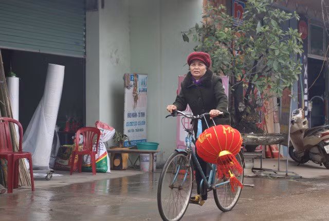 10 ngay sau vu Dong Tam, cuoc song thon Hoanh da binh thuong, nguoi dan trang tri nha cua don Tet-Hinh-11