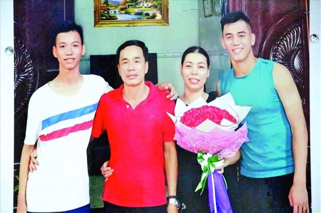 Tiền đạo Nguyễn Tiến Linh: Sự sắp đặt định mệnh Tien dao Nguyen Tien Linh: Su sap dat dinh menh