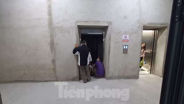 Sống chui trong chung cư chưa nghiệm thu, cư dân sợ hãi vì thang máy rơi tự do - Hình 2 Song chui trong chung cu chua nghiem thu, cu dan so hai vi thang may roi tu do-Hinh-2
