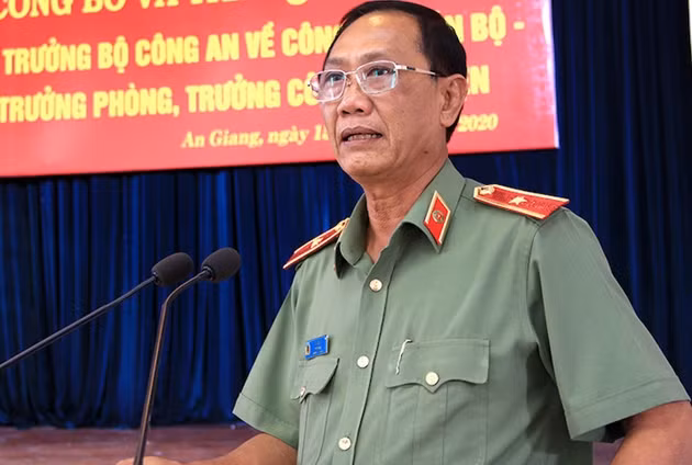 Nguyên Giám đốc Công an An Giang Bùi Bé Tư bị cách hết các chức vụ trong Đảng Nguyen Giam doc Cong an An Giang Bui Be Tu bi cach het cac chuc vu trong Dang