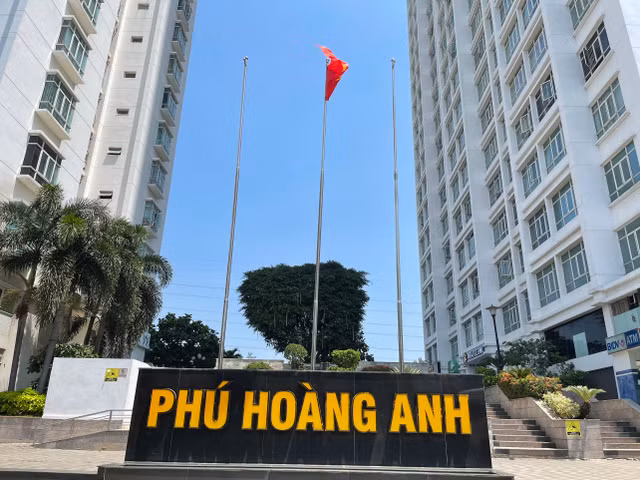 Bỏ tiền tỷ mua chung cư Phú Hoàng Anh, cư dân vẫn không được vào ở - Hình 2 Bo tien ty mua chung cu Phu Hoang Anh, cu dan van khong duoc vao o-Hinh-2