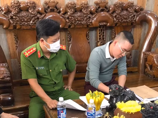 Nguoi tung to cao ba Tran Uyen Phuong vua bi truy to do ban du an ma
