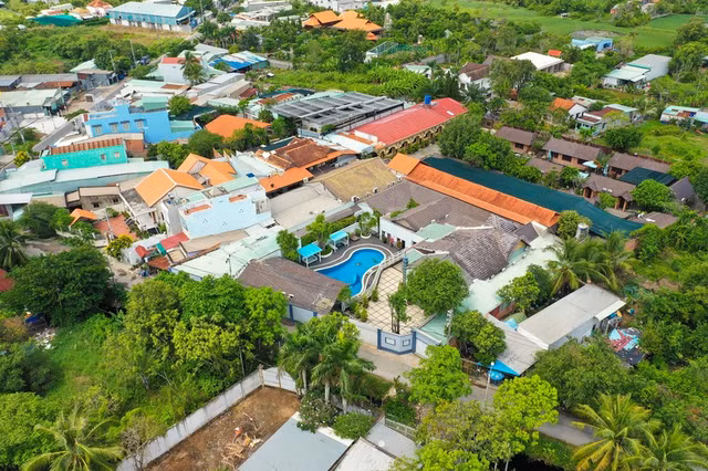 Chủ Gia Trang quán - Tràm Chim Resort lại bị phát hiện xây trái phép gần 100 căn nhà Chu Gia Trang quan - Tram Chim Resort lai bi phat hien xay trai phep gan 100 can nha