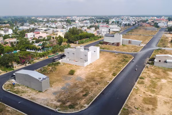 Nhiều sai phạm bán đấu giá đất nền ở Long An: Vì sao không chuyển vụ việc sang cơ quan điều tra? Nhieu sai pham ban dau gia dat nen o Long An: Vi sao khong chuyen vu viec sang co quan dieu tra?