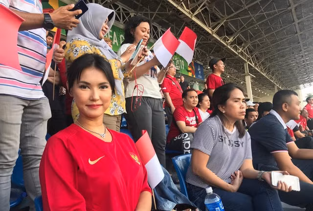 Ngoi sao phim cap 3 Maria Ozawa xuat hien tren khan dai SEA Games 30