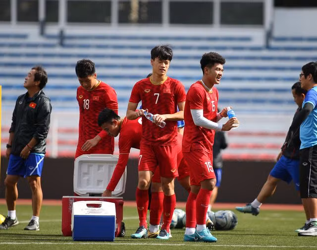 Cách nào bắt chết tiền đạo U22 Indonesia: Đây là bài học của thầy Park dạy trung vệ Việt Nam - Hình 6 Cach nao bat chet tien dao U22 Indonesia: Day la bai hoc cua thay Park day trung ve Viet Nam-Hinh-6