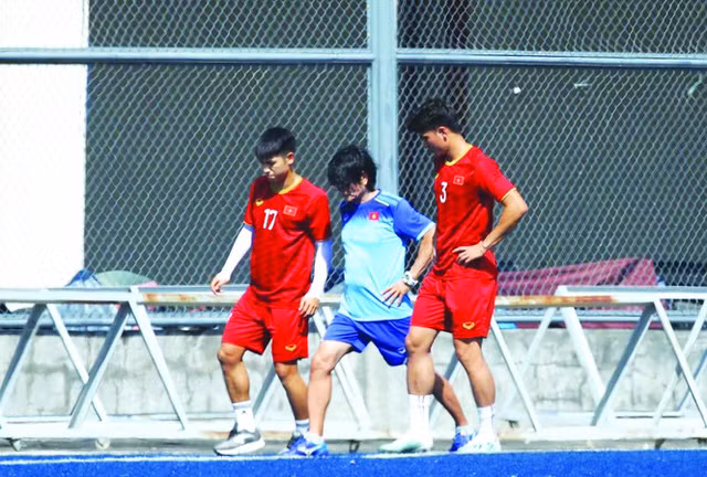 Chieu nay da voi Lao, U22 Viet Nam ra san voi doi hinh nao?