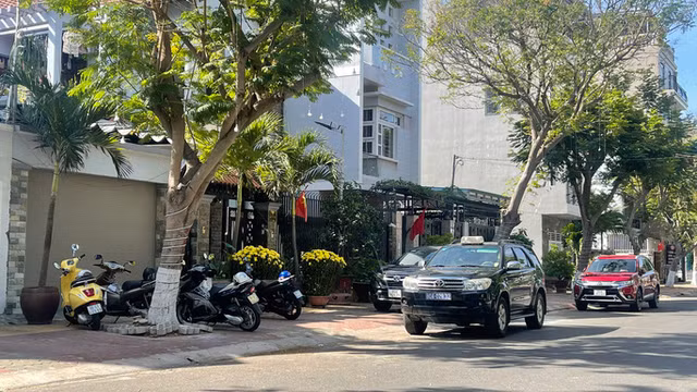 Bộ Công an khám xét nhà nguyên các lãnh đạo tỉnh Bình Thuận bị bắt - Hình 2 Bo Cong an kham xet nha nguyen cac lanh dao tinh Binh Thuan bi bat-Hinh-2