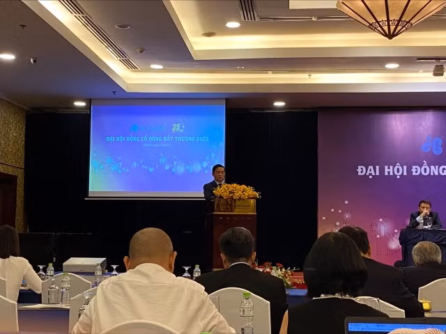 Chủ tịch Tập đoàn Xây dựng Hòa Bình Lê Viết Hải: HBC như cá voi trong ao chật chội Chu tich Tap doan Xay dung Hoa Binh Le Viet Hai: HBC nhu ca voi trong ao chat choi