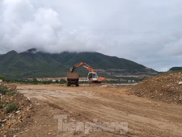 Xây 'chui' cả khu đô thị sinh thái tại Nha Trang - Hình 10 Xay 'chui' ca khu do thi sinh thai tai Nha Trang-Hinh-10