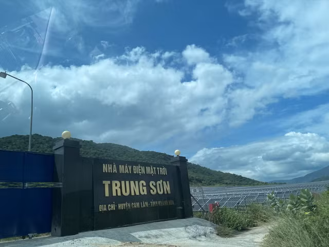 Làm rõ trách nhiệm liên quan ở loạt dự án điện mặt trời ngàn tỉ ở Khánh Hòa Lam ro trach nhiem lien quan o loat du an dien mat troi ngan ti o Khanh Hoa