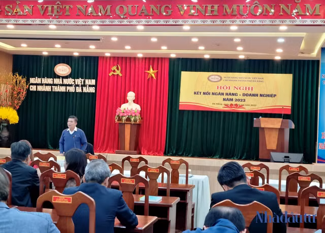 DN vay tiền trả nợ lương còn bị ép mua bảo hiểm? DN vay tien tra no luong con bi ep mua bao hiem?