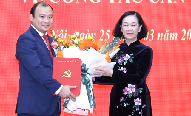 Ong Le Hai Binh lam Tong Bien tap Tap chi Cong san-Hinh-5
