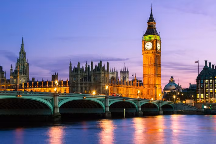 Tiếng chuông tháp Big Ben vang lên lần đầu tiên vào ngày 11/7/1859. Công trình này tồn tại từ đó cho đến nay dưới nhiều triều đại của Vua và Nữ hoàng Anh.