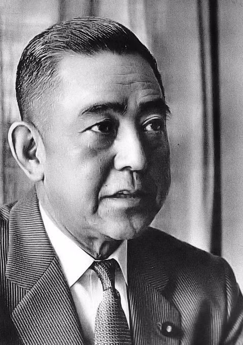 Vào năm 1974, ông Sato được trao giải Nobel Hòa bình vì có công đề xuất 3 nguyên tắc quan trọng là Nhật Bản sẽ không sở hữu, sản xuất hay cho phép đưa vũ khí hạt nhân trên lãnh thổ của mình.