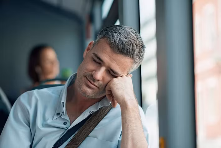 Mệt mỏi có thể là do lượng đường trong máu tăng lên. Mức insulin thích hợp cho phép glucose xâm nhập vào tế bào từ dòng máu tạo ra năng lượng cần thiết cho cơ thể. Nhưng khi các tế bào không thể hấp thụ đường sẽ không giải phóng năng lượng khiến bạn có thể cảm thấy kiệt sức.
