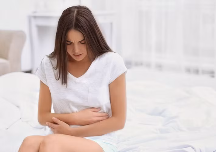 Nếu không tìm hiểu kỹ có thể dẫn đến việc lơ là với bệnh và không kịp thời giải quyết, khiến bệnh phát triển nghiêm trọng và làm tổn thương nhiều mô, cơ quan hơn. Phụ nữ muốn khỏi bệnh viêm cổ tử cung thì phải tìm hiểu thêm những kiến thức liên quan. Đầu tiên, bị viêm cổ tử cung thì cơ thể có những dấu hiệu nào? Thứ nhất, biểu hiện ở dịch âm đạo. Ảnh minh họa.