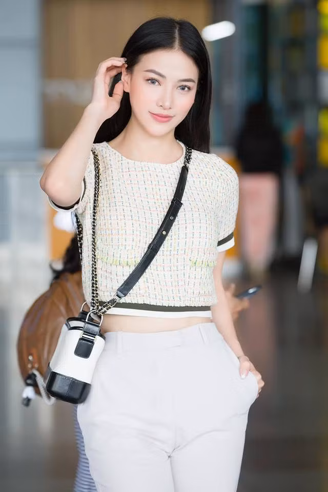 Tên tuổi Hoa hậu Phương Khánh đang được dịp gây sốt trên các diễn đàn. Trái với thời điểm tháng 11/2018, cô được khen lập kỳ tích khi đăng quang Hoa hậu Trái đất 2018, thì lần này Phương Khánh gây ồn ào bởi vướng thị phi.