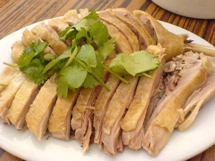 Thịt vịt cũng là biểu tượng cho sự đen đủi. Thường đầu năm hoặc đầu tháng, mọi người kiêng dùng món ăn này trong bữa ăn của gia đình.