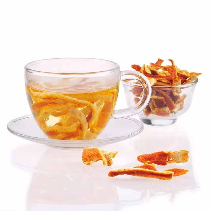 Trà vỏ quýt: Tác dụng chữa các chứng bụng đầy chảy ăn không tiêu, ho đàm. Cách chế biến: Trà ngon 10g, vỏ quýt 10g, sinh khương 10g, cam thảo 4g pha uống. Ảnh: Internet.