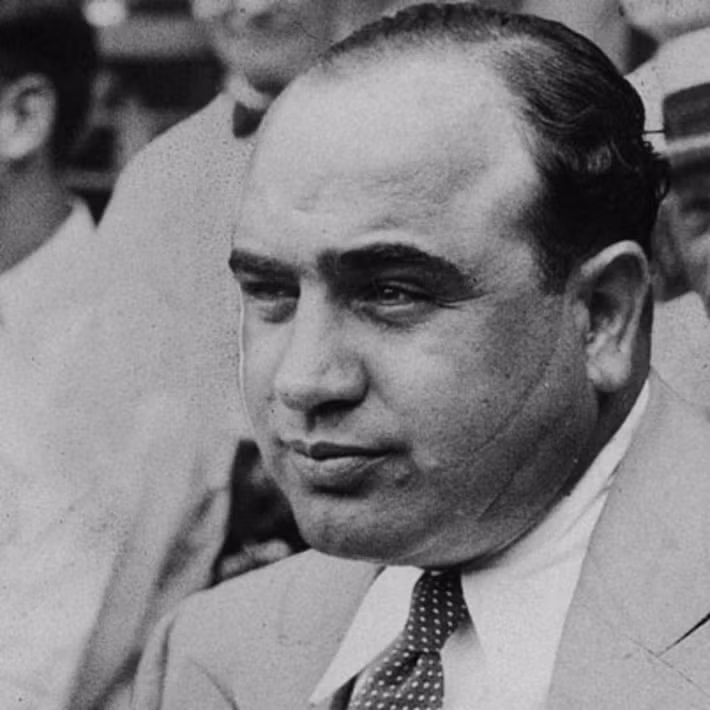 Sau này, khi đã trở thành kẻ máu mặt trong giới tội phạm, Capone không muốn ái nhắc đến vết sẹo trên mặt vì không bao giờ muốn ai biết đến quá khứ nhục nhã của mình.