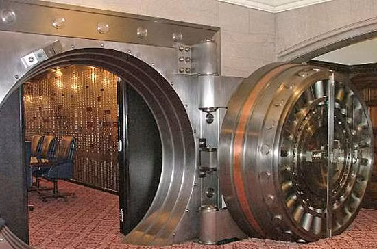Vì vậy, Fort Knox trở thành kho chứa vàng lớn nhất của Mỹ cũng như thế giới. Theo một số nguồn tin, Mỹ chi khoảng 560.000 USD để xây dựng hầm vàng này.