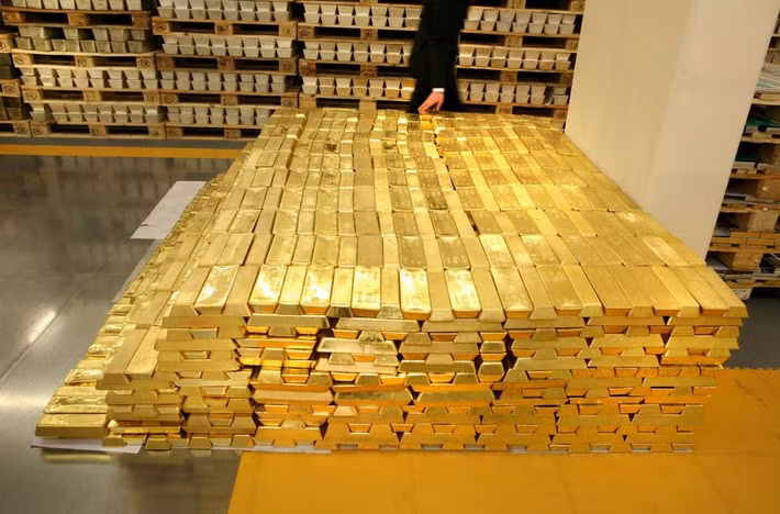 Những nhân viên làm việc trong hầm vàng Fort Knox đều phải tuyên thệ bảo vệ bí mật của nơi này. Họ sẽ không khẳng định hay phủ nhận bất kỳ thông tin nào liên quan đến hầm vàng lớn nhất thế giới.