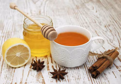 Quế là gia vị thích hợp nhất với mùa thu, nó có thể chống đói, giàu polyphenols giúp cải thiện chứng nhạy cảm insulin giúp cân bằng đường huyết. Ngoài ra, thêm quế vào bữa ăn hàng ngày có thể làm chậm quá trình tiêu hóa, giúp bạn no lâu hơn.