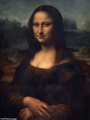Danh họa Leonardo da Vinci nổi tiếng với nhiều kiệt tác hội họa đắt giá trường tồn với thời gian. Trong số này, bức tranh Mona Lisa được nhiều người biết đến nhất.