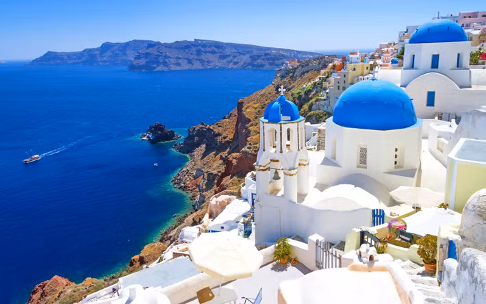 Trên đảo Santorini có một số suối nước nóng khiến nhiều du khách "mê mệt".