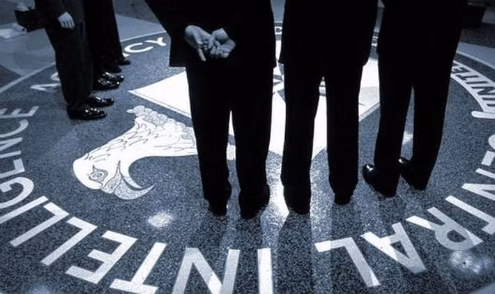 Để hoàn thành nhiệm vụ, các điệp viên của CIA trải qua quá trình huấn luyện nghiêm ngặt để có thể thu thập thông tin tình báo hiệu quả.