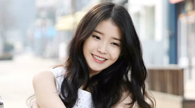 Để có được thân hình mảnh mai như hiện tại, IU thường xuyên áp dụng chế độ ăn kiêng theo các ngày trong tuần.