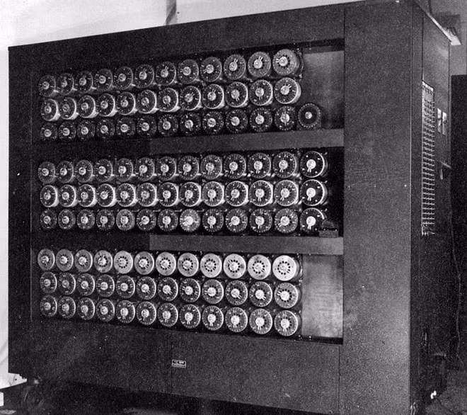 Tháng 7/1942, nhóm của Alan Turing phát triển một kỹ thuật phá mã phức tạp mà ông đặt tên là "Turingery". Nó được ứng dụng cho máy The Bombe. Nhờ sáng chế này, việc bẻ khóa mã Enigma trở nên dễ dàng hơn.