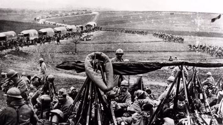 Về sau, Pháp quyết định tăng thêm khiến quân số lên đến 1,1 triệu binh sĩ. Trong khi đó, quân Đức triển khai thêm 1,25 triệu quân.