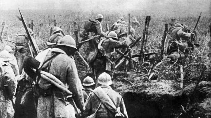 Theo một nghiên cứu, trong ngày đầu tiên của trận Verdun, quân đội Đức sử dụng khoảng 1 triệu quả đạn pháo. Vì vậy, quân đội Pháp gặp phải thương vong lớn.