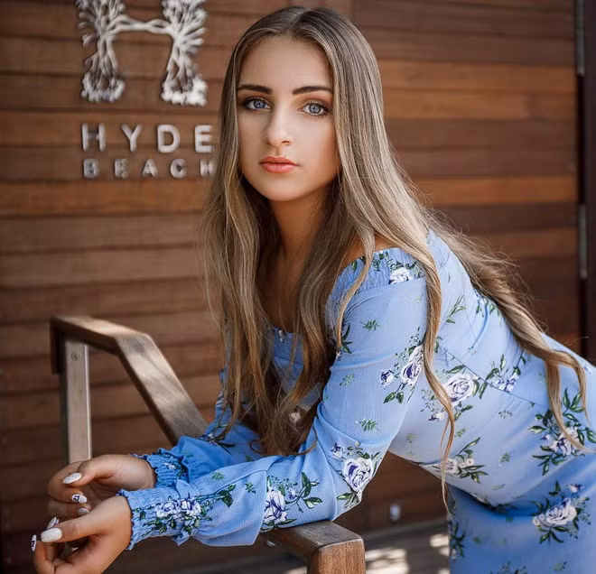 Isabella đã khéo léo tận dụng sự nổi tiếng của mình để trở thành 1 trong những bé gái kiếm tiền giỏi nhất thế giới. Hiện tại, ở tuổi 14, cô bé Bella không chỉ sở hữu khối tài sản khổng lồ, kho hàng hiệu đáng mơ ước.