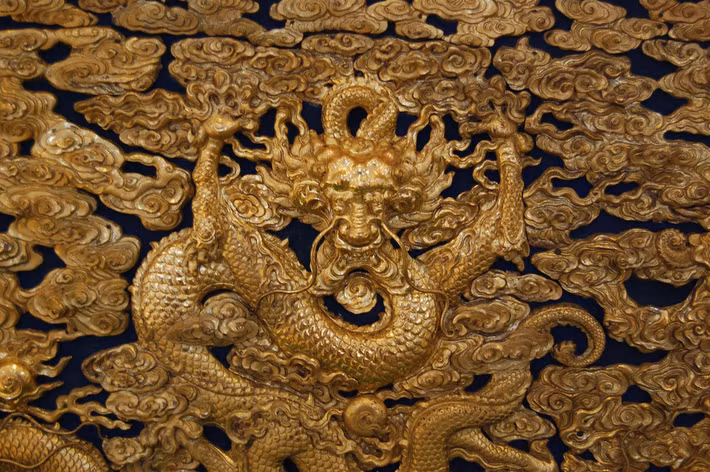 Vườn Càn Long gồm có 27 sảnh đường, nhà sách, nhà ăn và các hoa viên cũng như những tác phẩm chạm khắc được xây dựng, chế tác cầu kỳ và tuyệt đẹp.