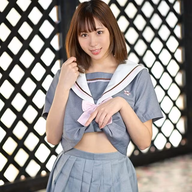 Phong cách thời trang của Hinata Aoi cũng không rập khuôn mà biến hóa khá đa dạng.