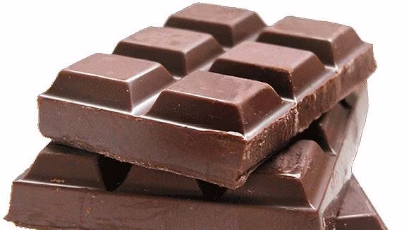 Vì thế, bạn nên để sẵn một ít socola đen trên bàn làm việc, dùng ăn nhẹ giữa buổi.