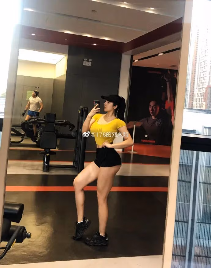 Liu Tai Yang còn uống thêm bột protein để tăng cơ, ngăn cơ thể thiếu hụt chất này. Ảnh: Internet.