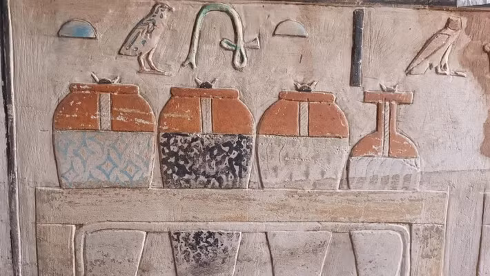 Mastaba là kiểu kiến trúc lăng mộ điển hình thời kỳ này, với đặc trưng hình chóp cụt, đế hình chữ nhật, mái phẳng cùng các bức tường bên dốc được xây dựng từ đá hoặc gạch bùn. Ảnh: Egyptian Ministry of Tourism and Antiquities.