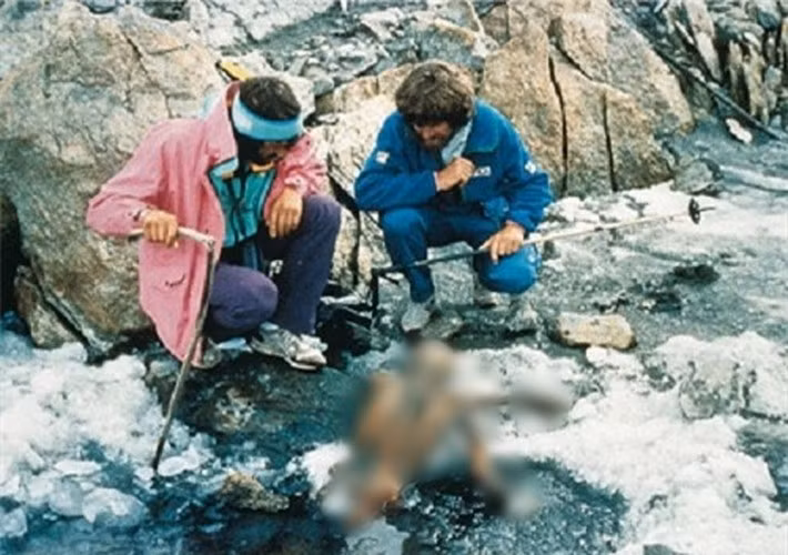Theo nghiên cứu của các chuyên gia, Otzi sống vào khoảng năm 3.300 trước Công nguyên, trên người có nhiều hình xăm kỳ lạ.