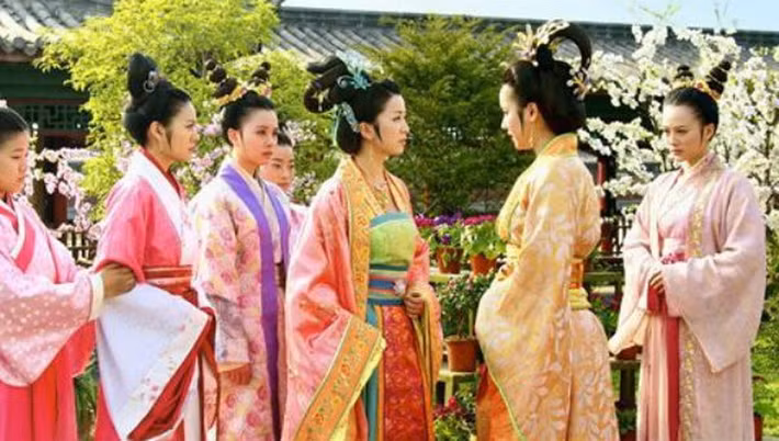Khi bị phạt đánh, cung nữ phạm tội cũng không được phép kêu ra tiếng. Họ phải nhẫn nhịn chịu đựng đau đớn để tránh bị phạt nặng hơn.