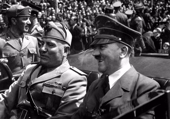 Kể từ đây, Hitler trổ tài hùng biện hùng hồn để lôi kéo, thuyết phục các cử tri ủng hộ mình và đảng Quốc xã. Trong nhiều cuộc diễn thuyết, trùm phát xít Hitler liên tục nói với người dân Đức rằng trong tương lai, phong trào Quốc xã sẽ hồi sinh nước Đức trở thành quốc gia hùng mạnh giống như trước đây.