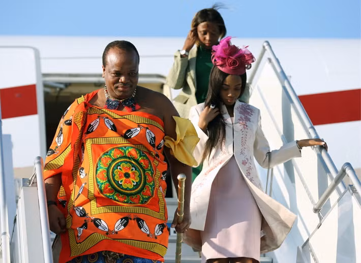 Inkhosikati LaMatsebula là hoàng hậu của Quốc vương Mswati III. Để trở thành hoàng hậu, bà phải đáp ứng các tiêu chuẩn khắt khe của hội đồng tuyển chọn gồm: là thành viên gia tộc Matsebula, có phẩm cách tốt và chào đời trong một gia đình tử tế.