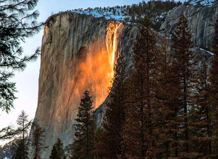 Dù hiện tượng “thác lửa” ở công viên quốc gia Yosemite không dễ gặp do không phải lúc nào thời tiết cũng thuận lợi nhưng hàng năm có tới hàng triệu du khách tới với hy vọng sẽ nhìn thấy cảnh quan ngoạn mục ấy.