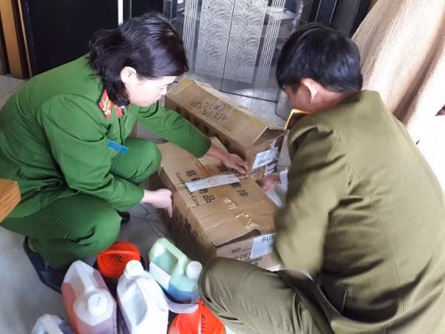 Cơ quan chức năng niêm phong số trân châu không rõ nguồn gốc của DingTea. Cơ quan chức năng niêm phong số trân châu không rõ nguồn gốc của DingTea.