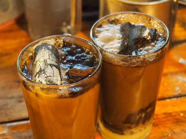 Kinh di thu uong cafe chua ca cuc than nong do ben trong-Hinh-3