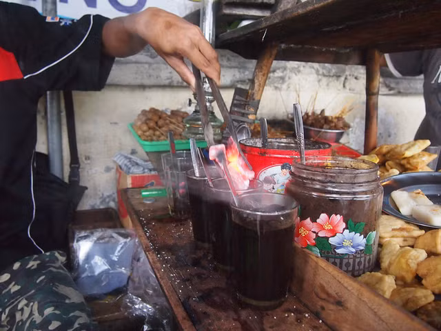 Kinh di thu uong cafe chua ca cuc than nong do ben trong-Hinh-5