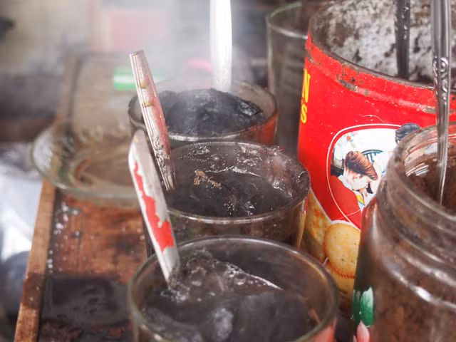 Kinh di thu uong cafe chua ca cuc than nong do ben trong-Hinh-7